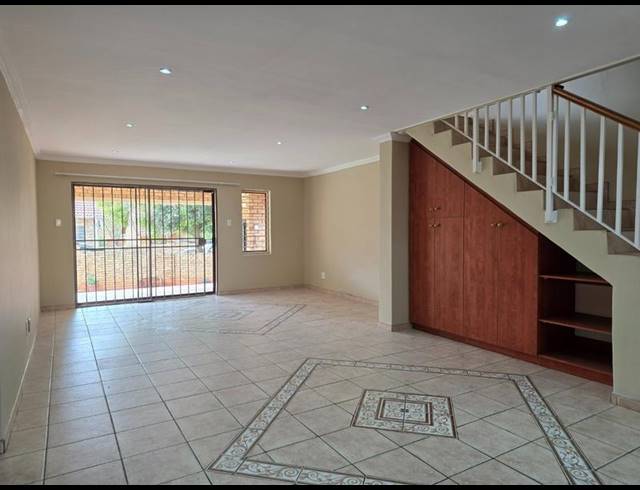 4 BEDROOM TOWNHOUSE FOR SALE IN RUIMSIG NOORD